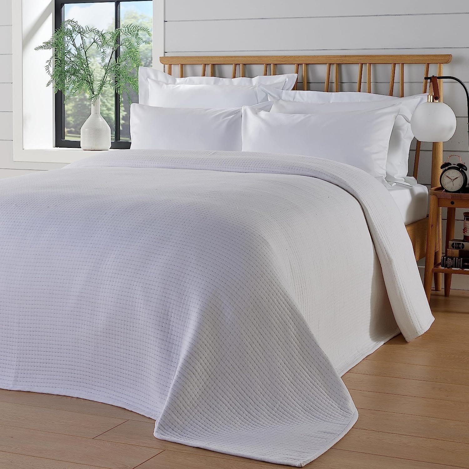 OLIVIA ROCCO Bedspread 240 x 260 CM / WHITE Hotel Collection Quilted Bedspread Wholesale Manchester UK