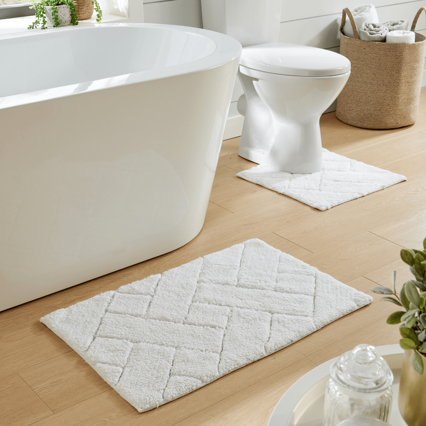 OLIVIA ROCCO Bath Mat WHITE Bali Bath Mat & Pedestal Set Wholesale Manchester UK