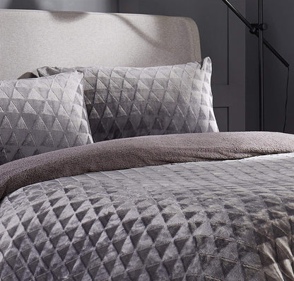OLIVIA ROCCO Duvet Cover Geometric Reversible Teddy Duvet Set Wholesale Manchester UK