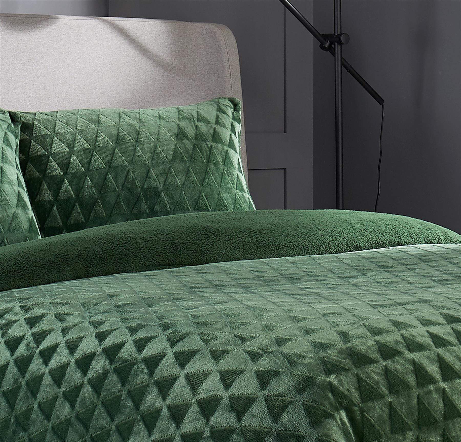 OLIVIA ROCCO Duvet Cover Geometric Reversible Teddy Duvet Set Wholesale Manchester UK